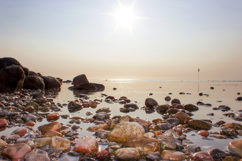 Sanftes Erwachen am Naturstrand