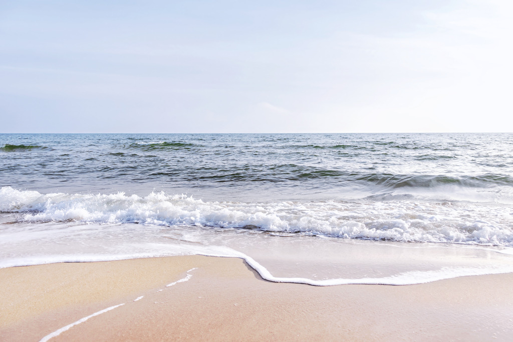 Sanfte Wellenbewegung am Weidefelder Strand