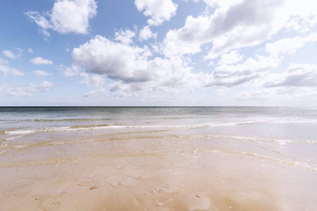 Sanfte Wellen am Ostseestrand